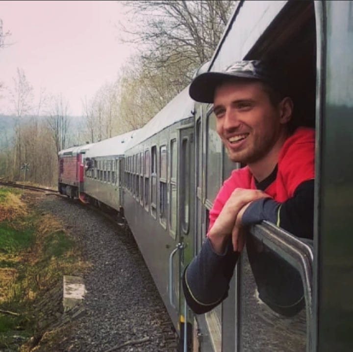Tom dříve